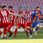  切尔西锋线告急，奥巴梅扬转投巴萨  