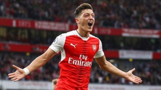  Arsenal中场核心伤退球队遭 Leeds逼平  